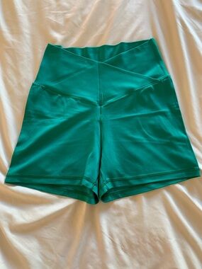 Aerie Offline Crossover-Waist Green Bike Shorts